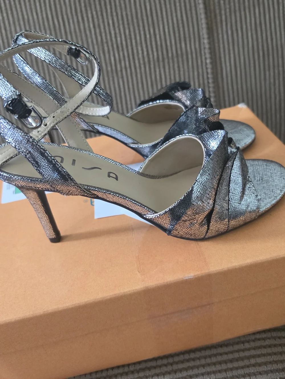 Unisa Unfortesa-J Metallic Silver Heeled Sandals - Size 8M (NIB)